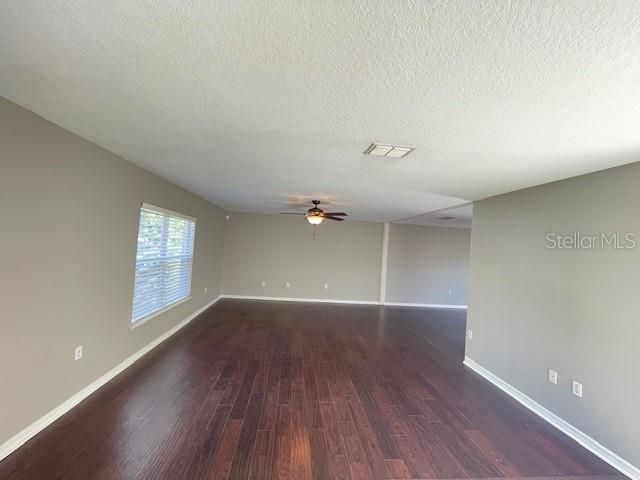 For Rent: $2,500 (4 beds, 2 baths, 3072 Square Feet)