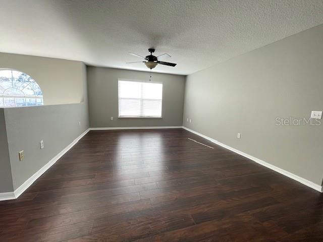 For Rent: $2,500 (4 beds, 2 baths, 3072 Square Feet)