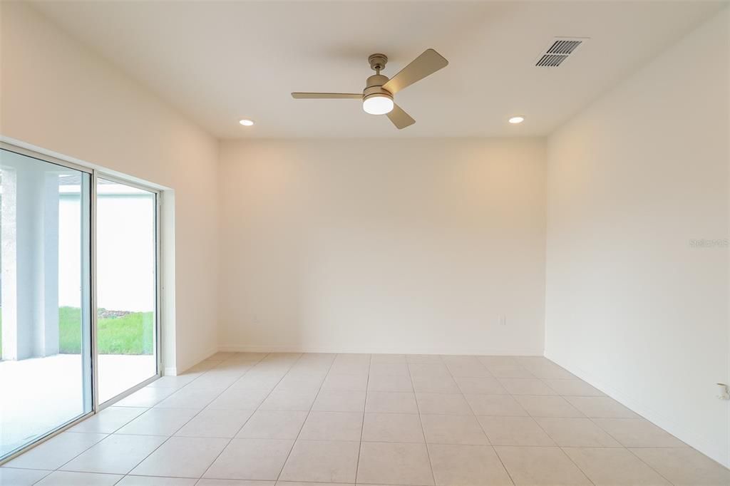 For Rent: $1,635 (3 beds, 2 baths, 1589 Square Feet)