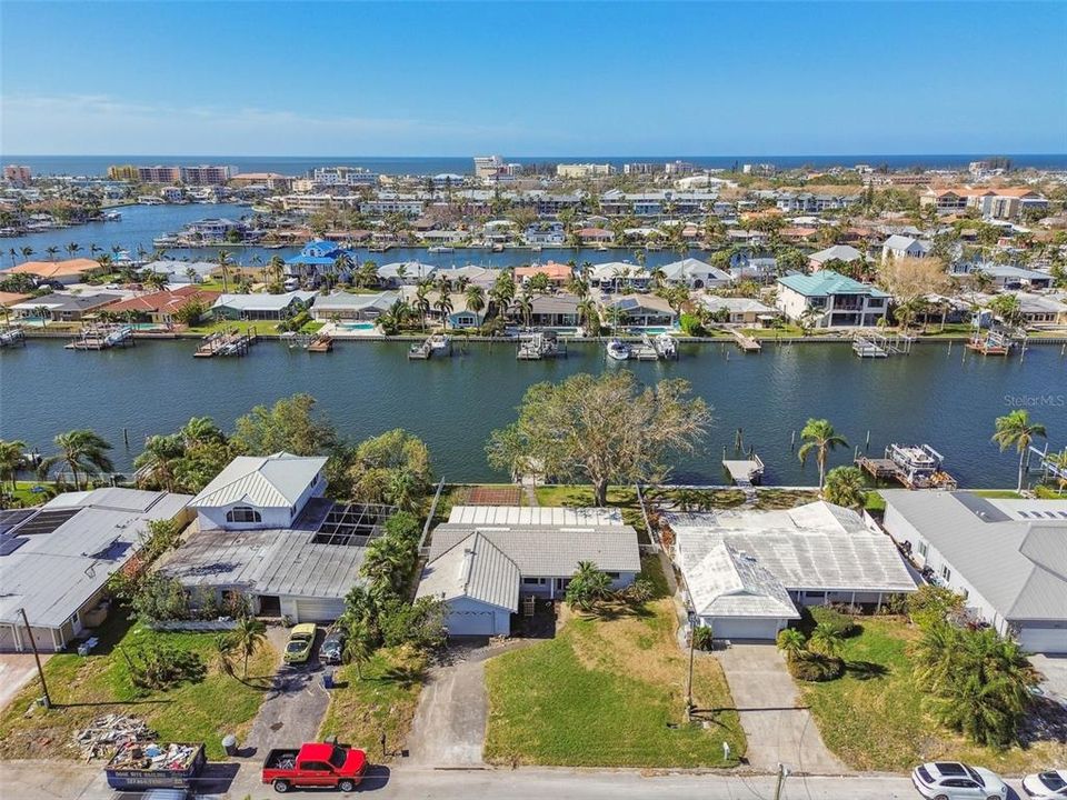 For Sale: $750,000 (2 beds, 2 baths, 1210 Square Feet)