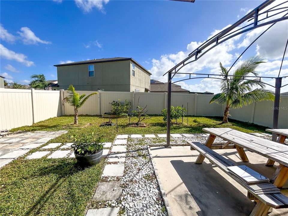 En Venta: $319,900 (3 camas, 2 baños, 1451 Pies cuadrados)