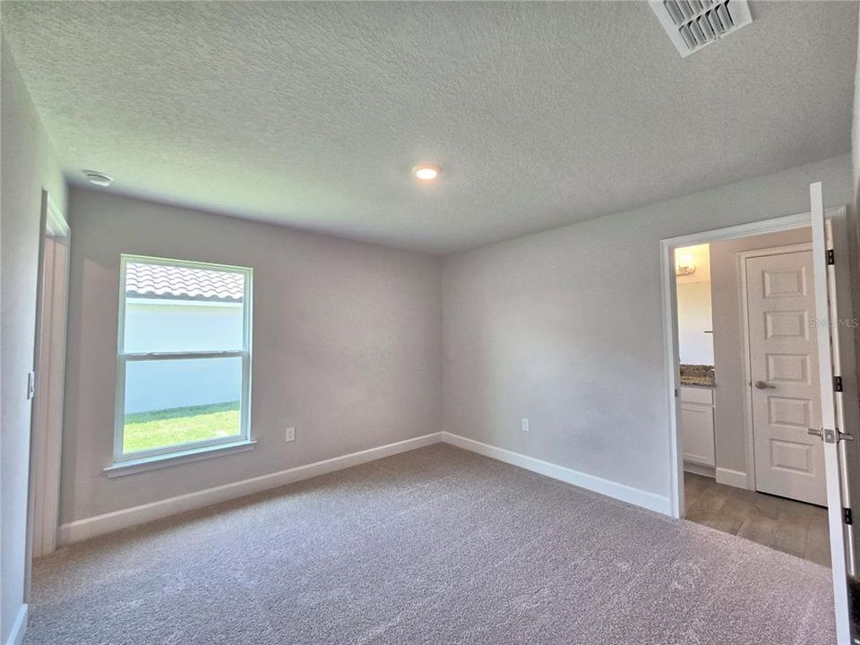 Active With Contract: $403,665 (4 beds, 3 baths, 2200 Square Feet)