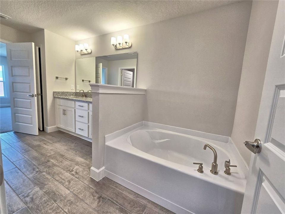 Active With Contract: $403,665 (4 beds, 3 baths, 2200 Square Feet)