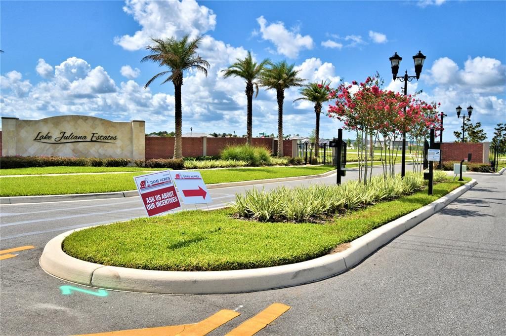 Active With Contract: $403,665 (4 beds, 3 baths, 2200 Square Feet)