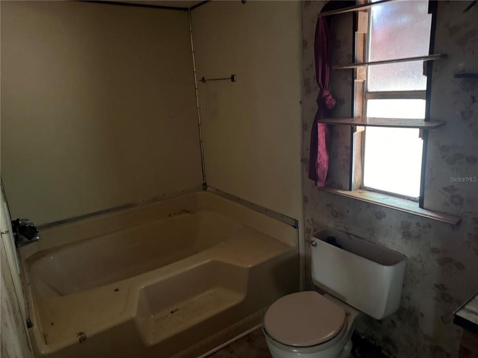 For Sale: $117,000 (2 beds, 2 baths, 840 Square Feet)