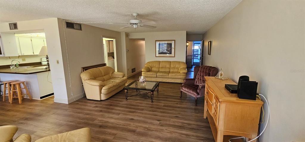 For Sale: $208,000 (2 beds, 2 baths, 1270 Square Feet)