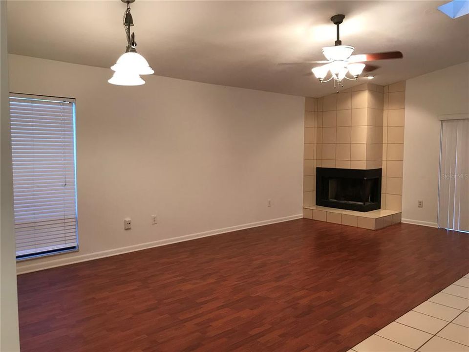 For Rent: $1,850 (2 beds, 2 baths, 1289 Square Feet)