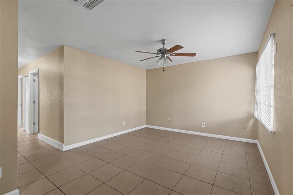 For Sale: $275,000 (3 beds, 1 baths, 1090 Square Feet)