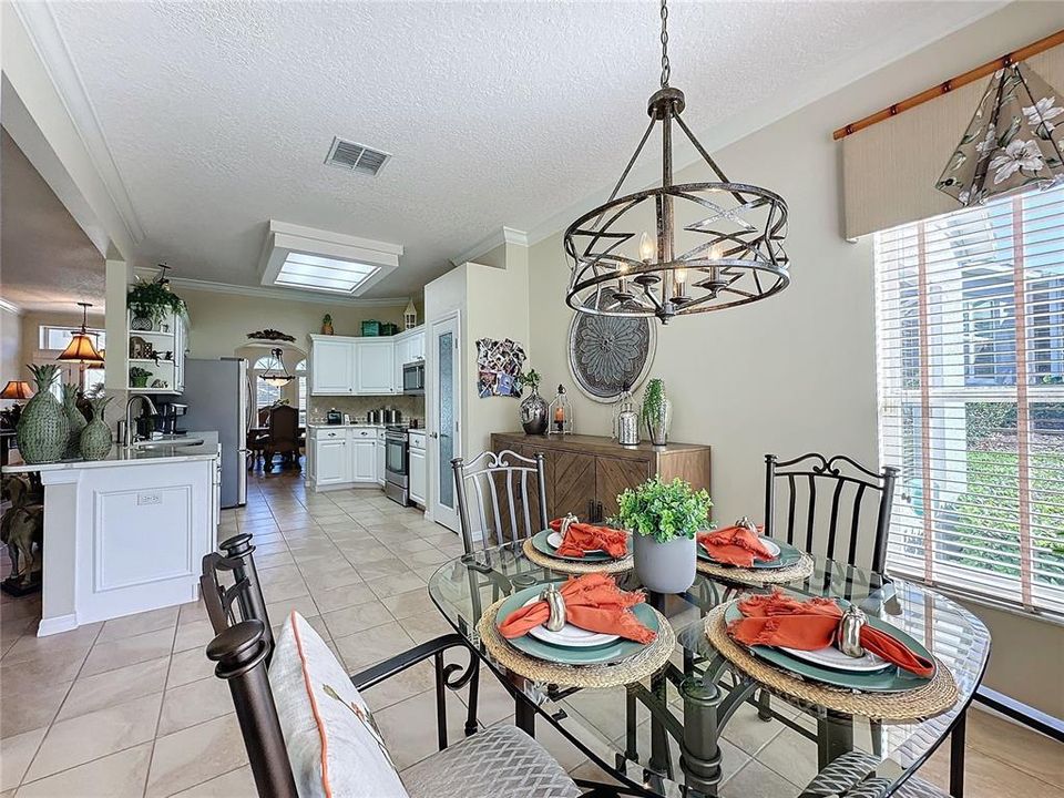 Breakfast nook to kitchen