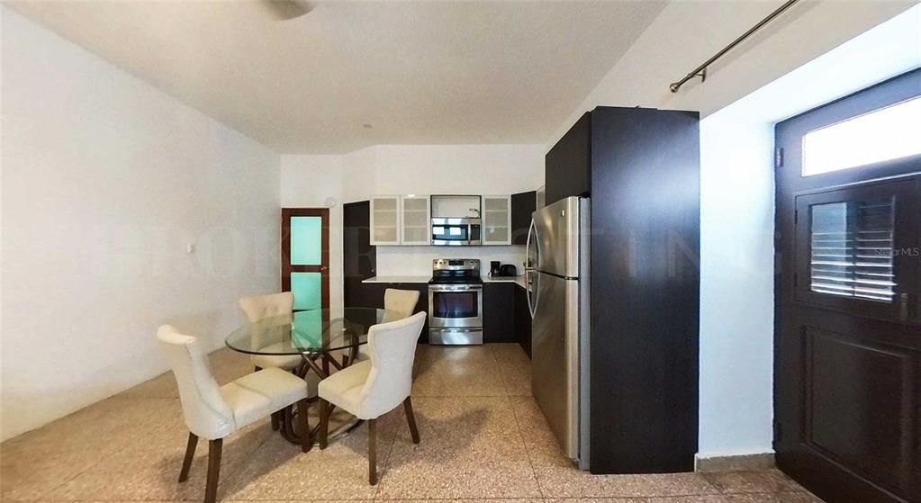 For Sale: $425,000 (1 beds, 1 baths, 575 Square Feet)