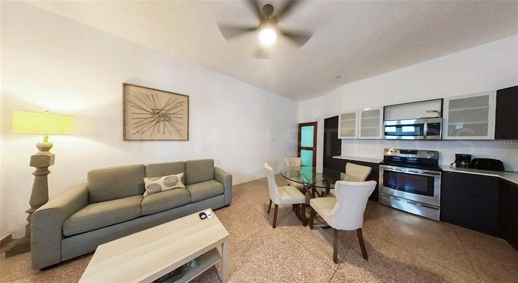 For Sale: $425,000 (1 beds, 1 baths, 575 Square Feet)