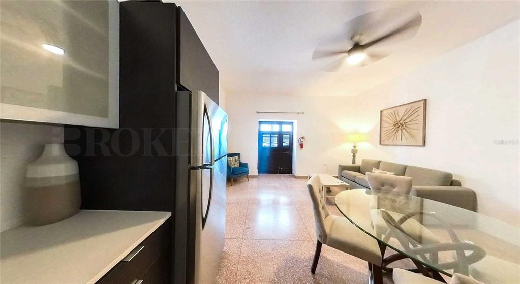 For Sale: $425,000 (1 beds, 1 baths, 575 Square Feet)