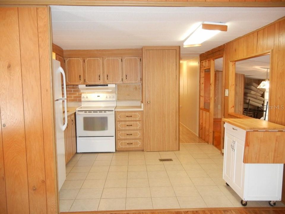 For Sale: $74,900 (2 beds, 1 baths, 1126 Square Feet)