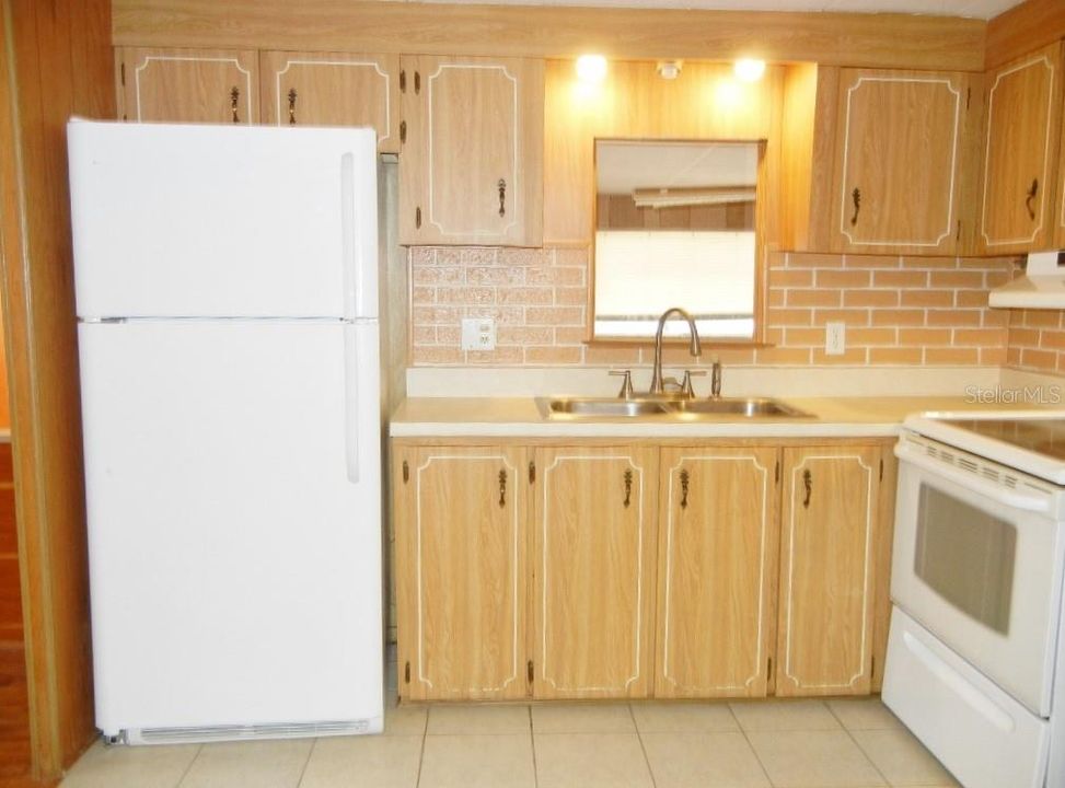 For Sale: $74,900 (2 beds, 1 baths, 1126 Square Feet)