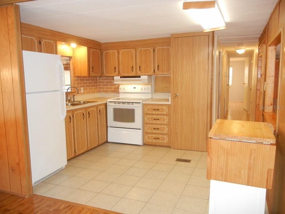 For Sale: $74,900 (2 beds, 1 baths, 1126 Square Feet)