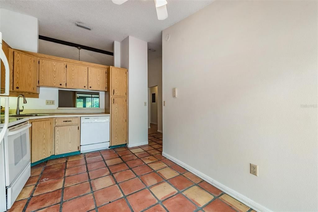 For Sale: $219,900 (2 beds, 2 baths, 1177 Square Feet)