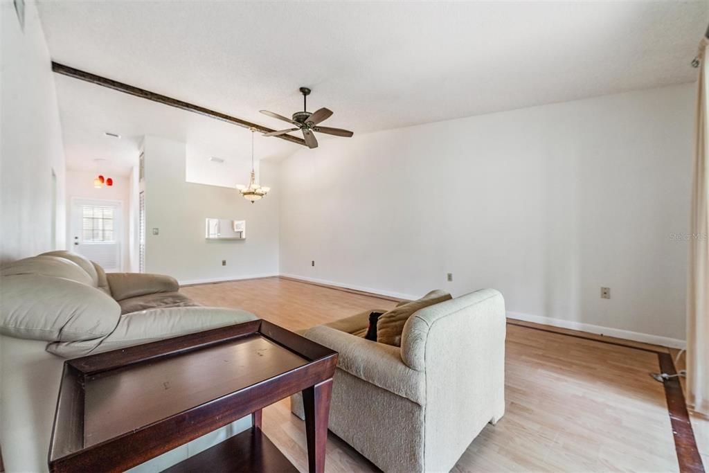 For Sale: $219,900 (2 beds, 2 baths, 1177 Square Feet)