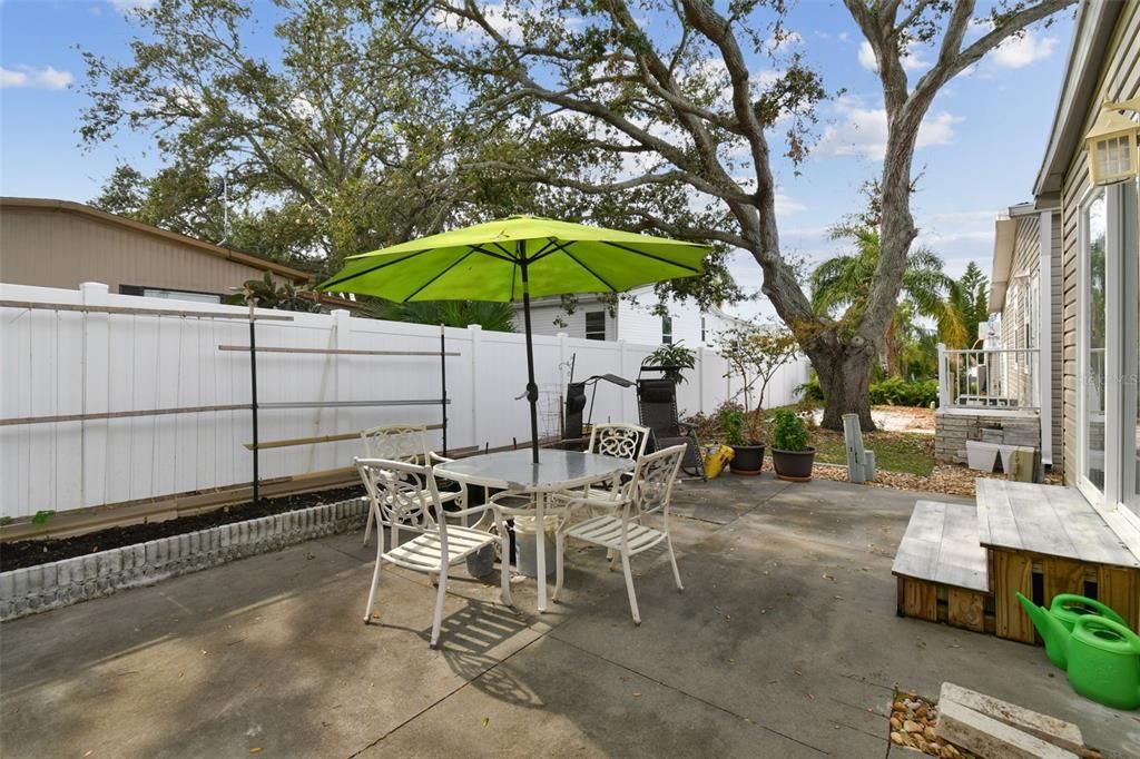 For Sale: $265,000 (2 beds, 2 baths, 1464 Square Feet)