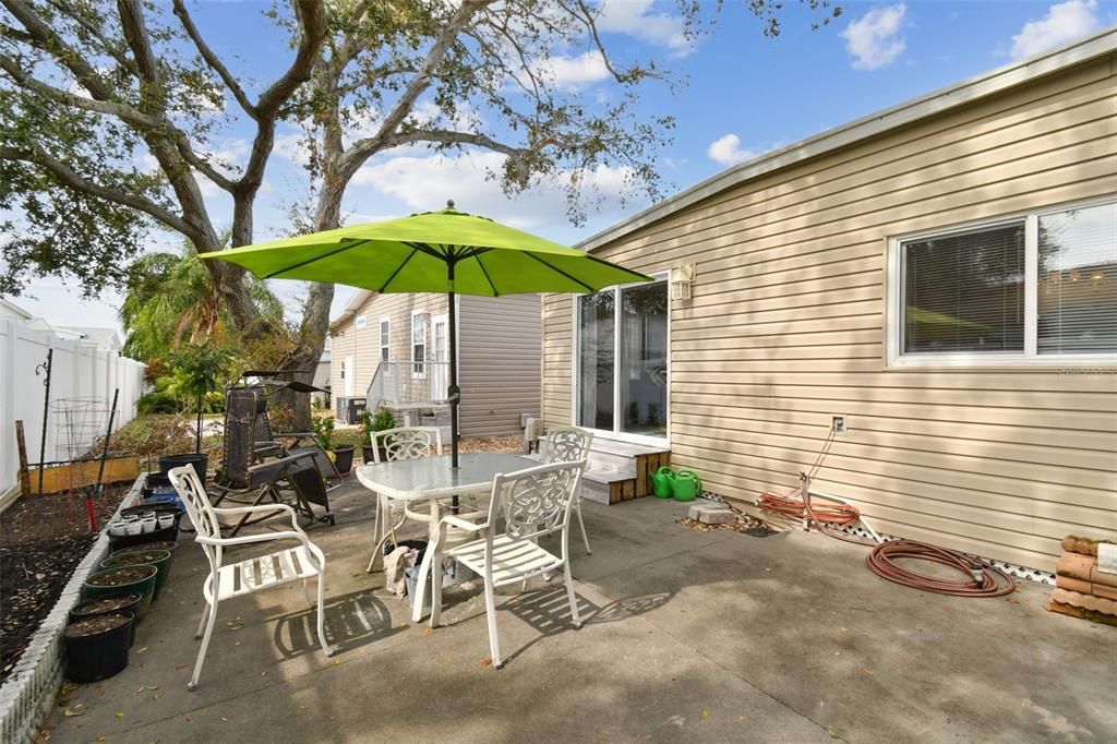 For Sale: $265,000 (2 beds, 2 baths, 1464 Square Feet)