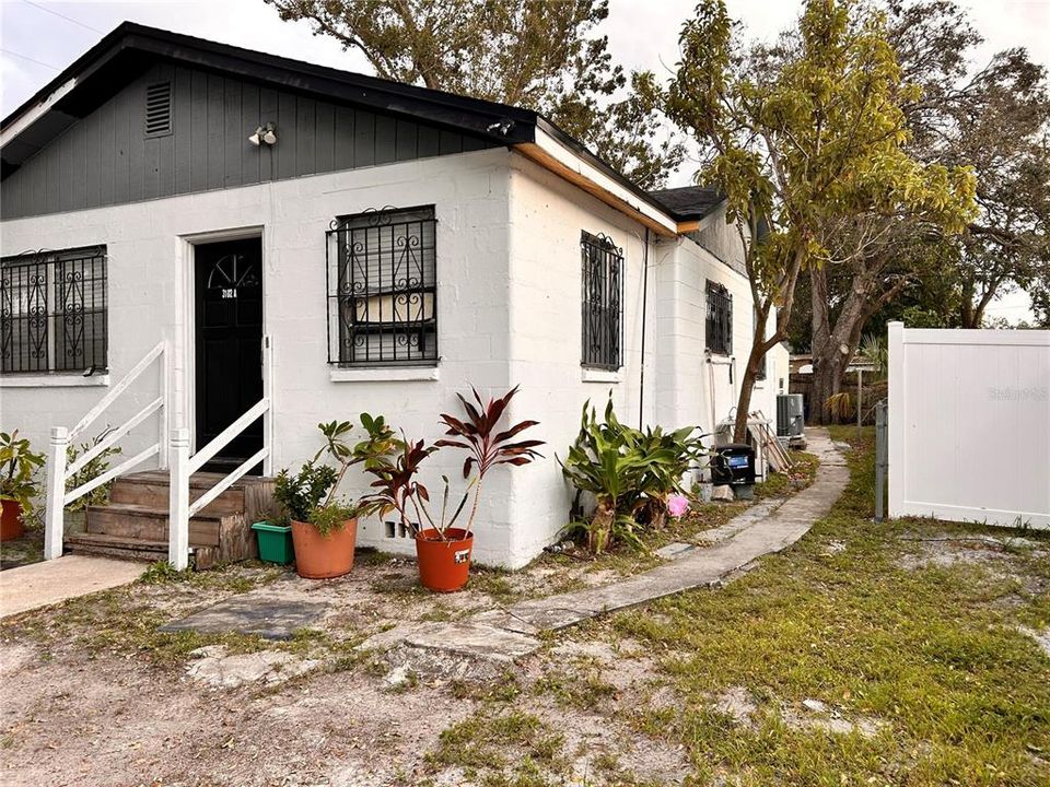 For Sale: $330,000 (3 beds, 1 baths, 1176 Square Feet)