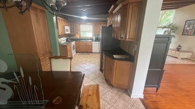 For Rent: $1,695 (2 beds, 1 baths, 1225 Square Feet)