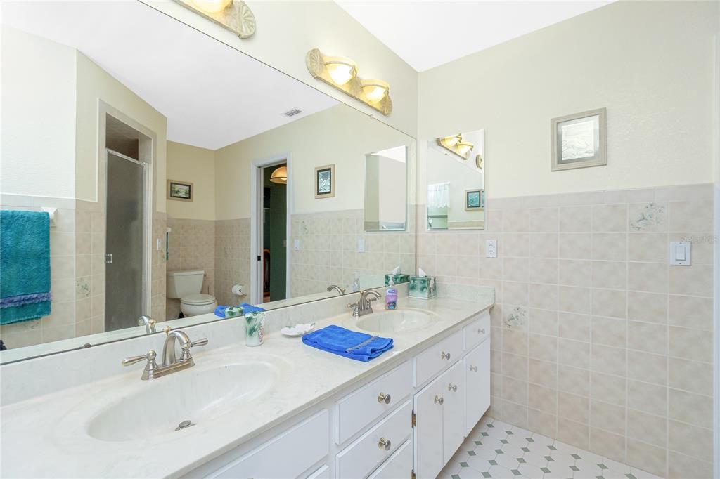 出租: $4,800 (3 贝兹, 2 浴室, 2810 平方英尺)