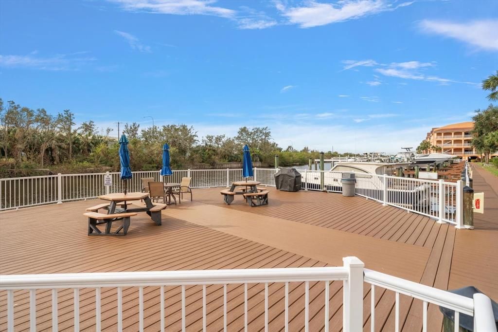 Community deck and picnic area!