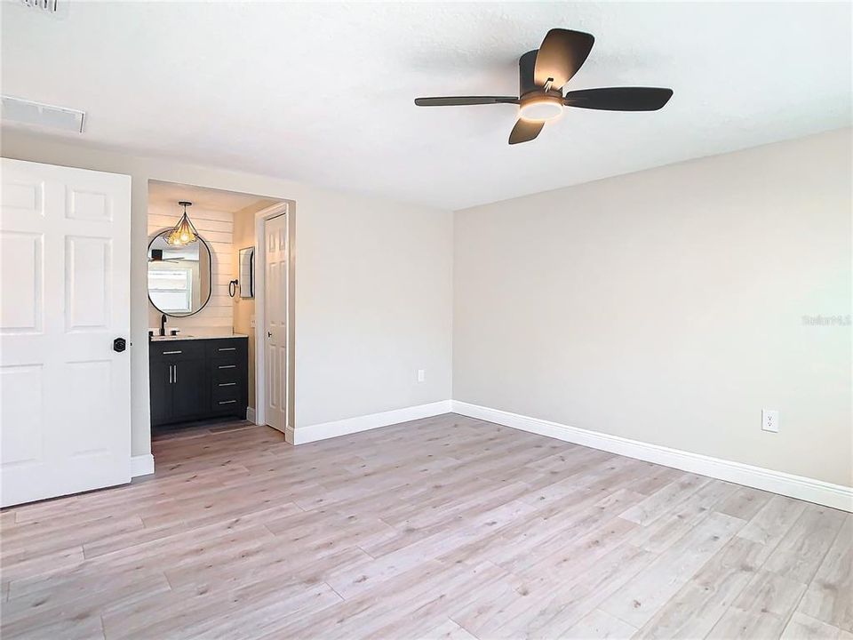 For Sale: $329,000 (4 beds, 2 baths, 1440 Square Feet)