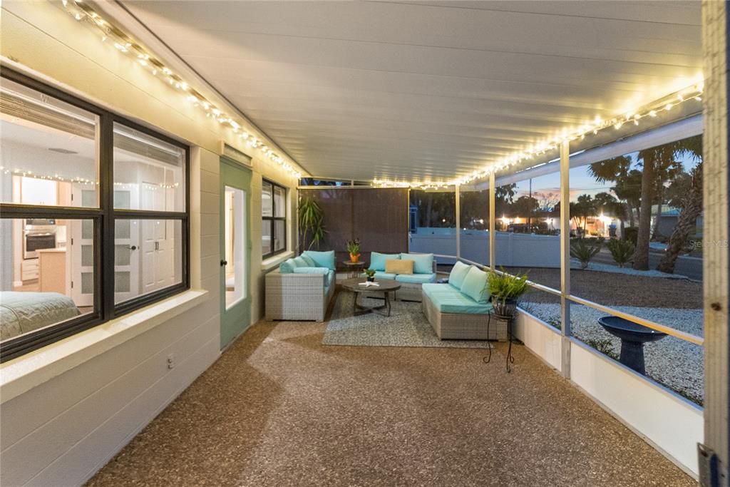 Active With Contract: $1,069,000 (3 beds, 2 baths, 1267 Square Feet)