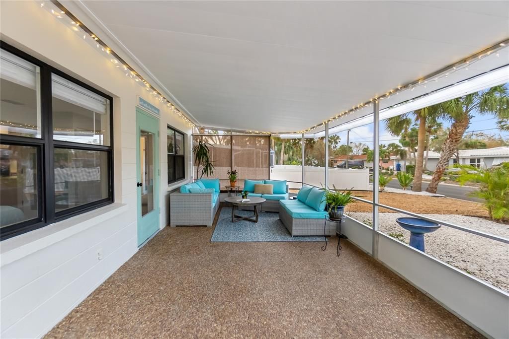 Active With Contract: $1,069,000 (3 beds, 2 baths, 1267 Square Feet)