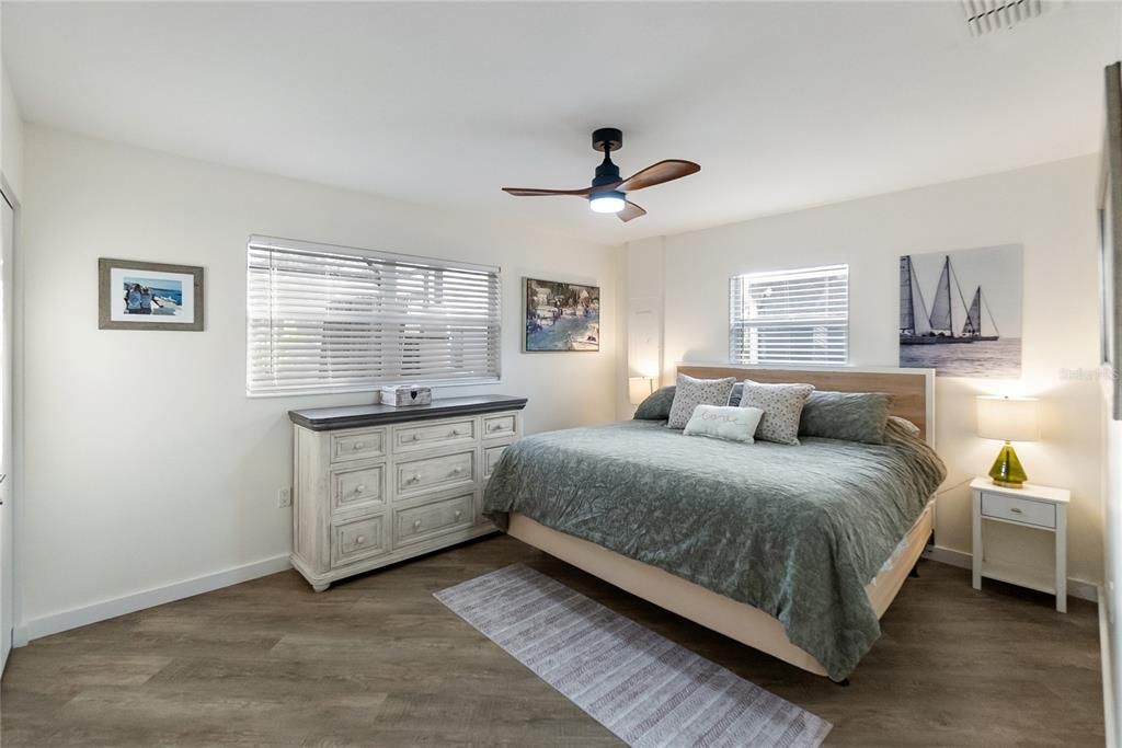 Active With Contract: $1,069,000 (3 beds, 2 baths, 1267 Square Feet)