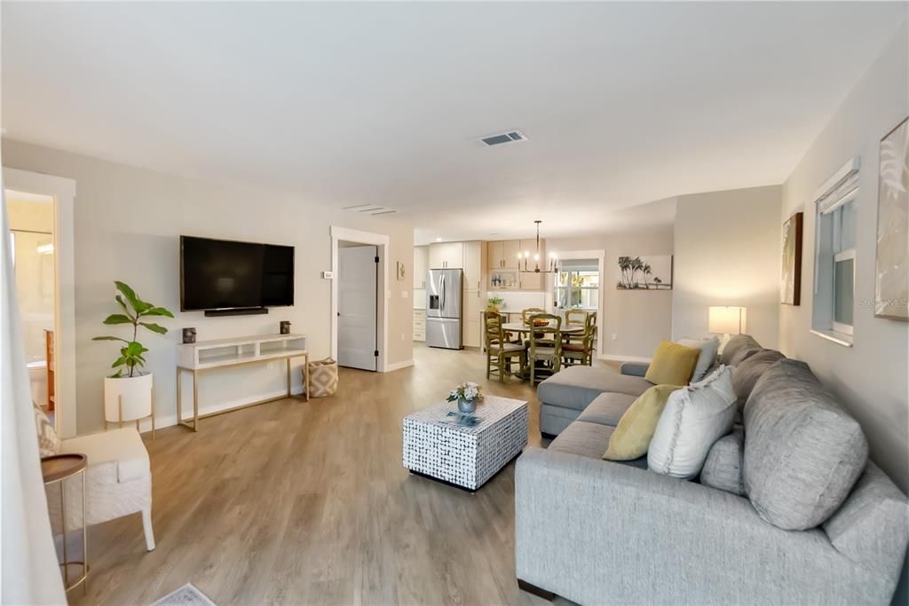 Active With Contract: $1,069,000 (3 beds, 2 baths, 1267 Square Feet)