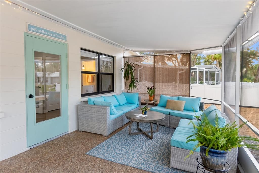 Active With Contract: $1,069,000 (3 beds, 2 baths, 1267 Square Feet)