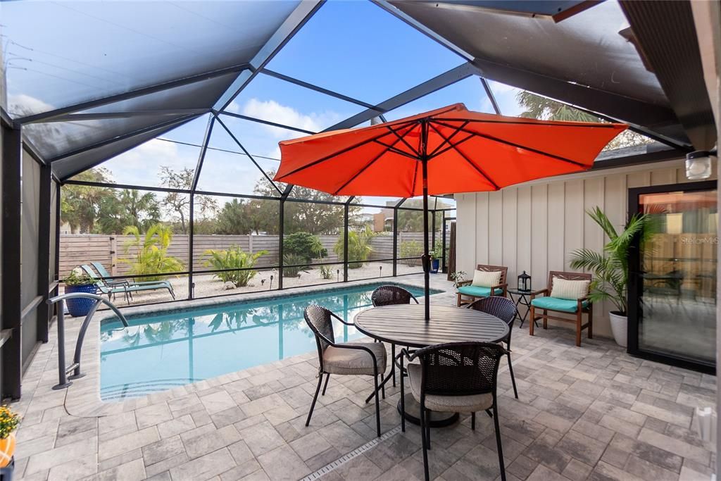 Active With Contract: $1,069,000 (3 beds, 2 baths, 1267 Square Feet)