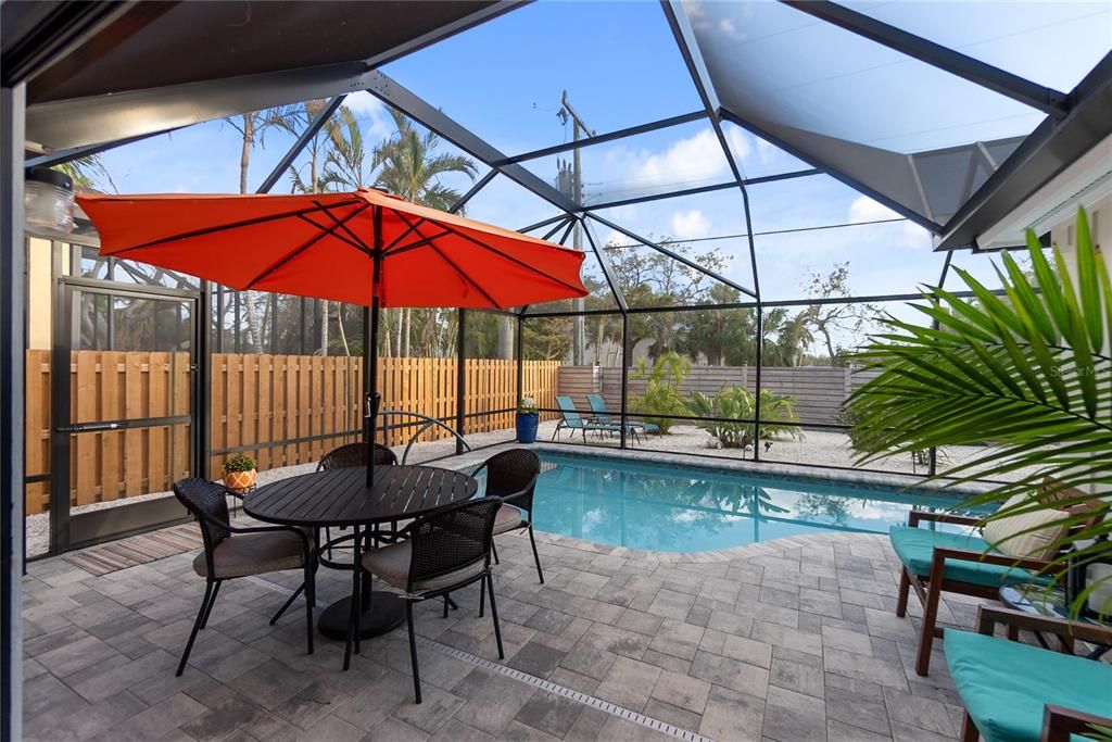 Active With Contract: $1,069,000 (3 beds, 2 baths, 1267 Square Feet)