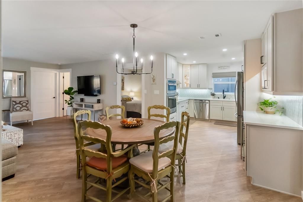 Active With Contract: $1,069,000 (3 beds, 2 baths, 1267 Square Feet)