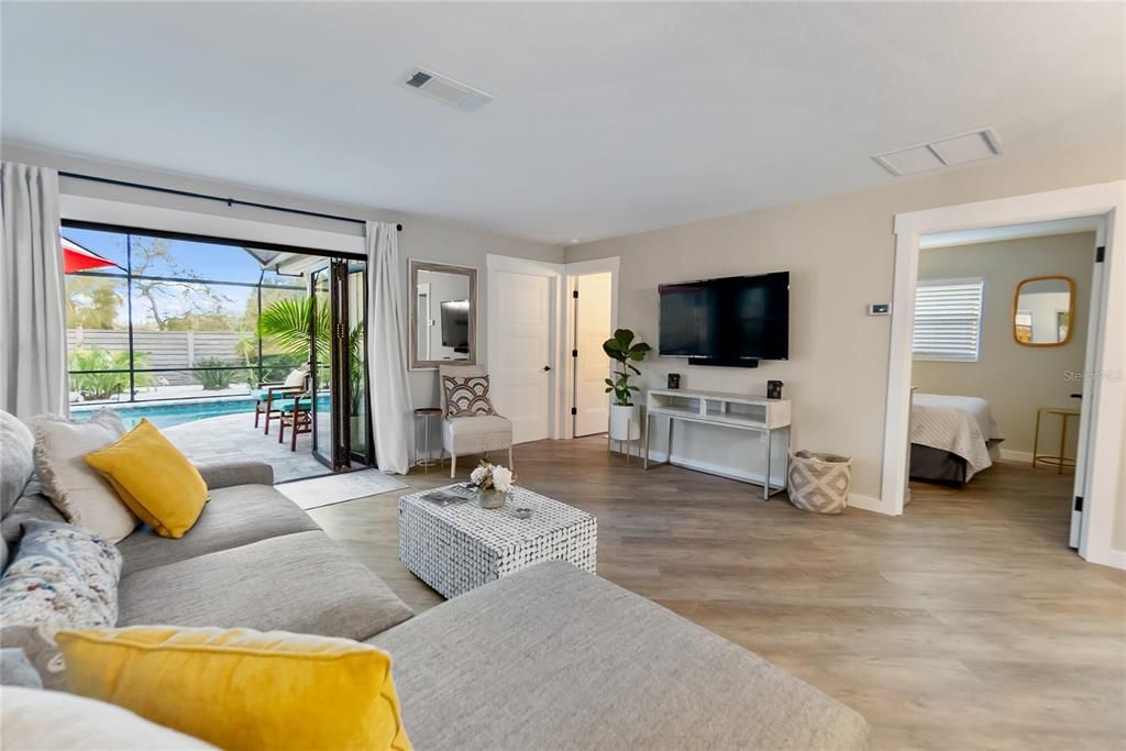 Active With Contract: $1,069,000 (3 beds, 2 baths, 1267 Square Feet)