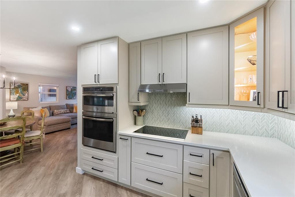 Active With Contract: $1,069,000 (3 beds, 2 baths, 1267 Square Feet)