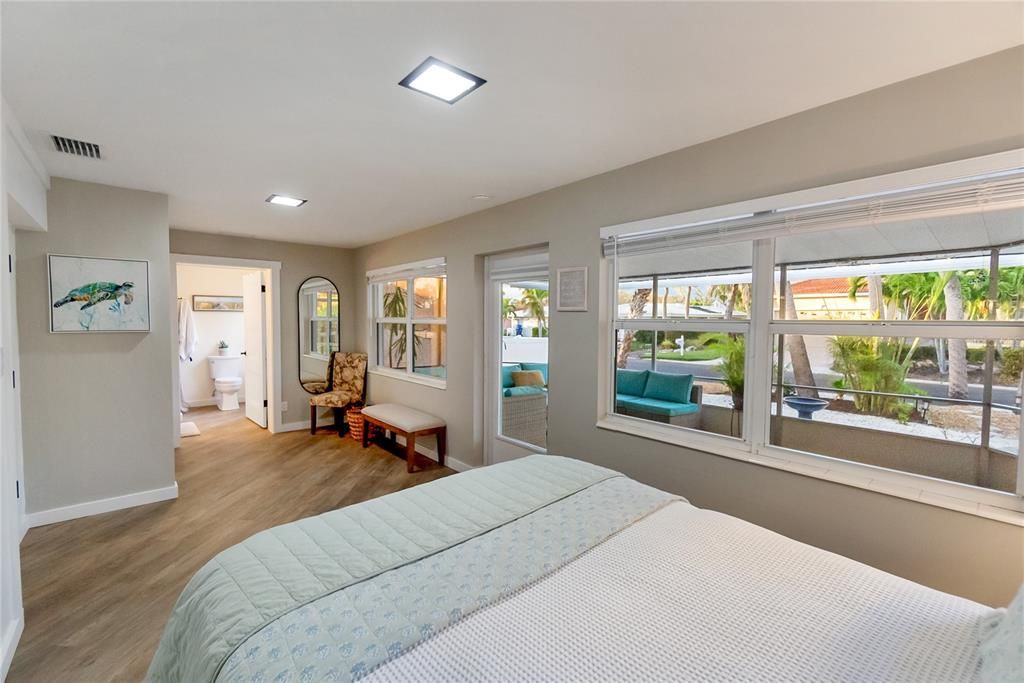 Active With Contract: $1,069,000 (3 beds, 2 baths, 1267 Square Feet)