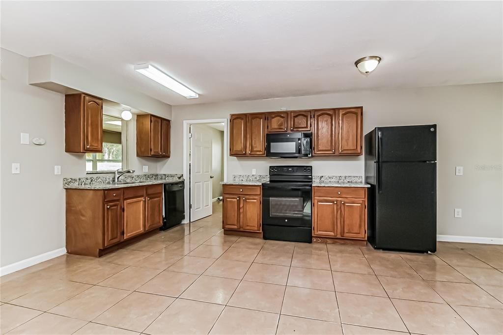 For Rent: $2,010 (3 beds, 1 baths, 1570 Square Feet)