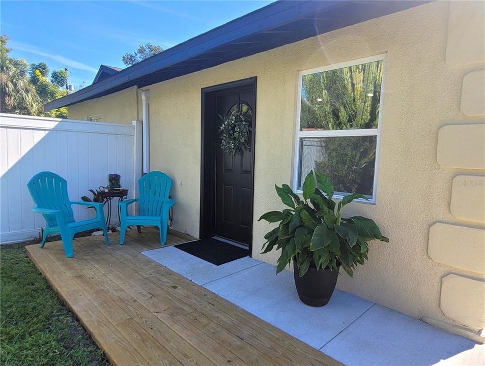 Welcome Home! Your private entrance and shady deck