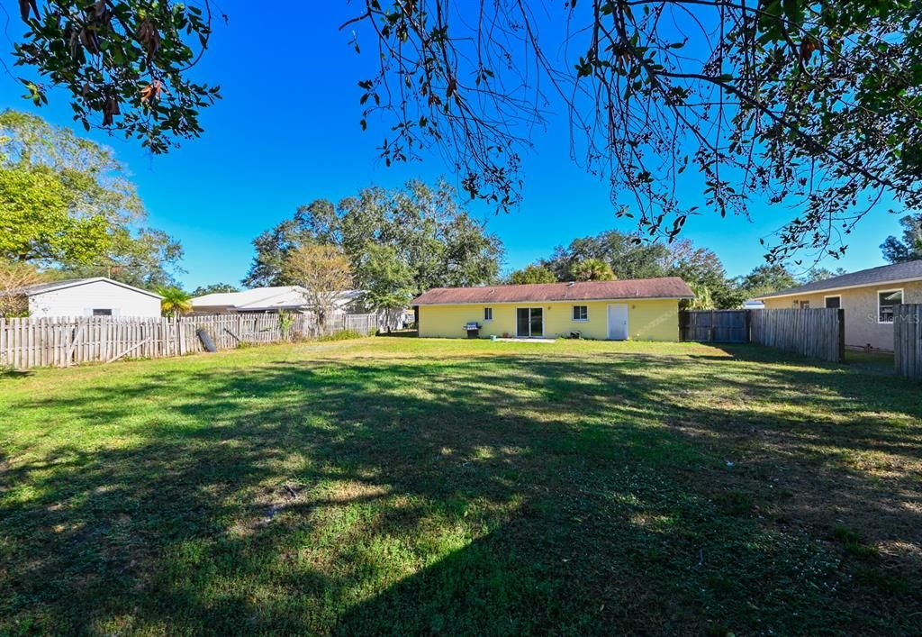 For Sale: $320,000 (3 beds, 2 baths, 984 Square Feet)