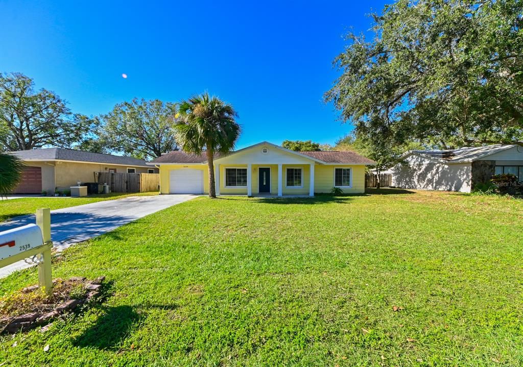 For Sale: $320,000 (3 beds, 2 baths, 984 Square Feet)