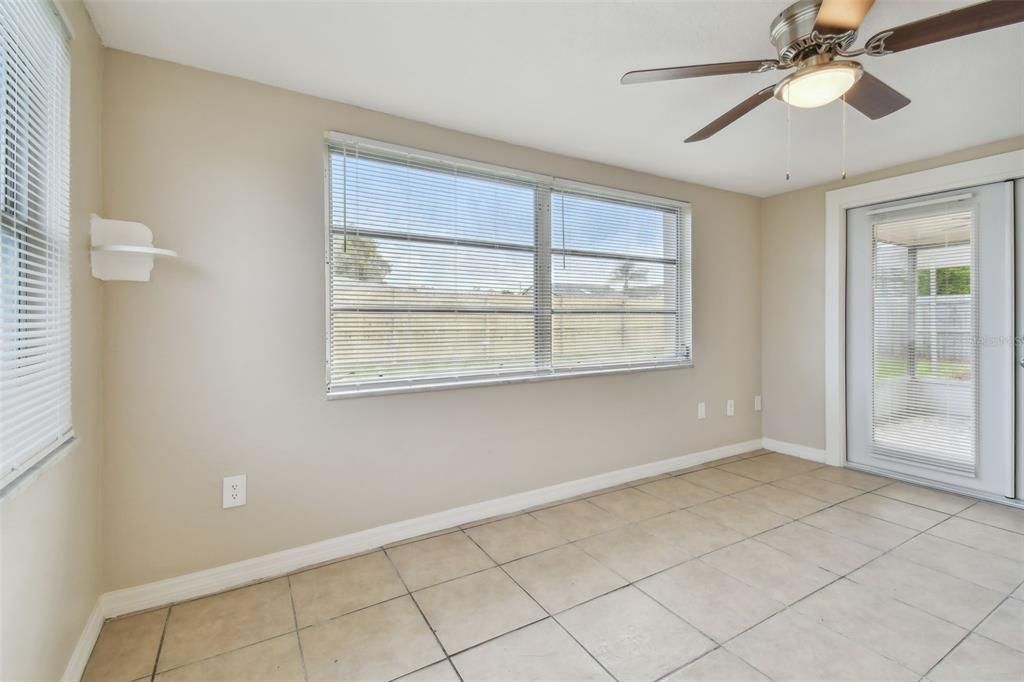 For Sale: $290,000 (2 beds, 1 baths, 1096 Square Feet)