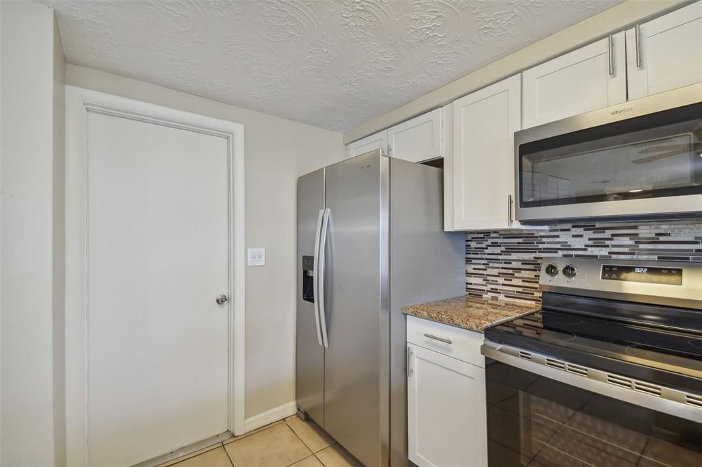 For Sale: $290,000 (2 beds, 1 baths, 1096 Square Feet)