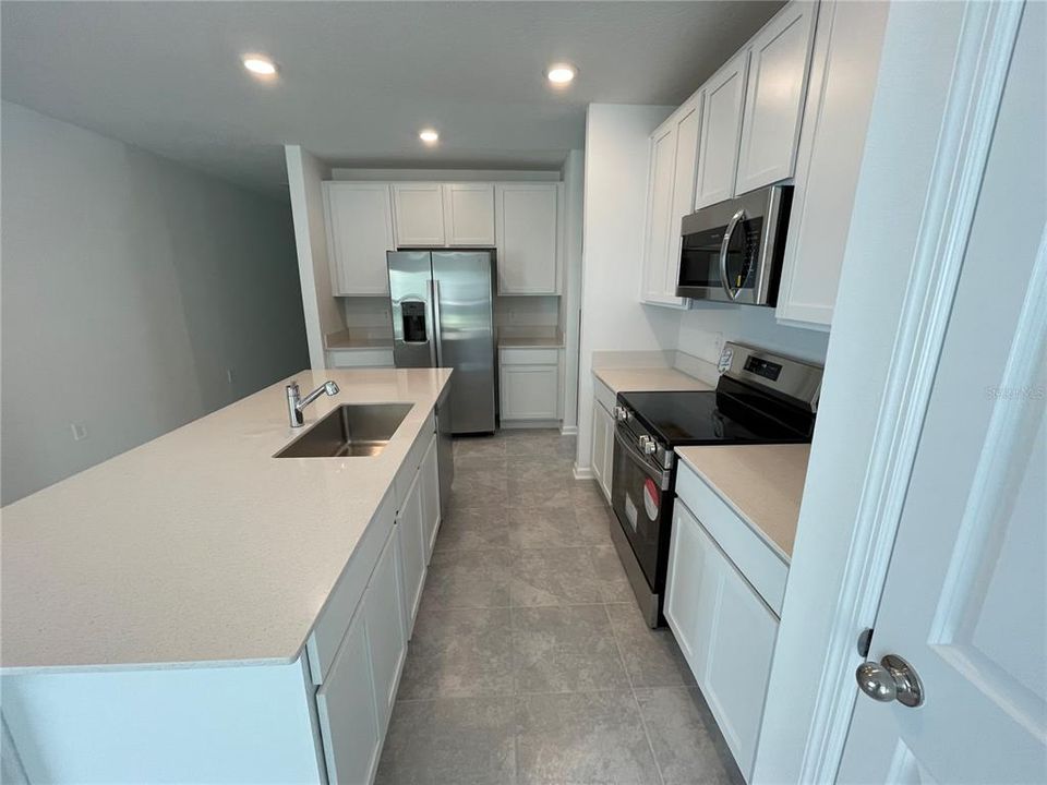 For Rent: $2,300 (3 beds, 2 baths, 1432 Square Feet)