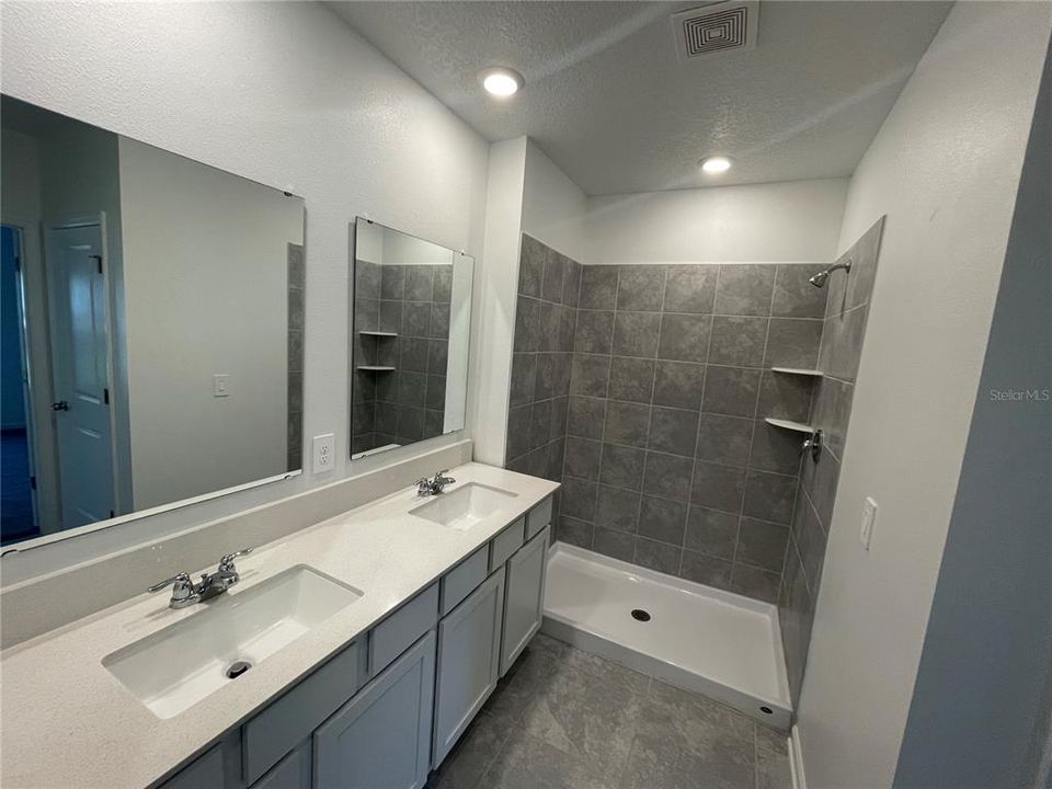 For Rent: $2,300 (3 beds, 2 baths, 1432 Square Feet)