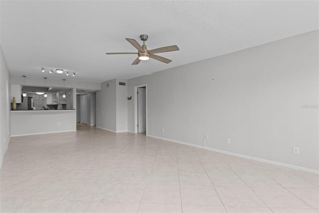 For Sale: $239,900 (2 beds, 2 baths, 1179 Square Feet)