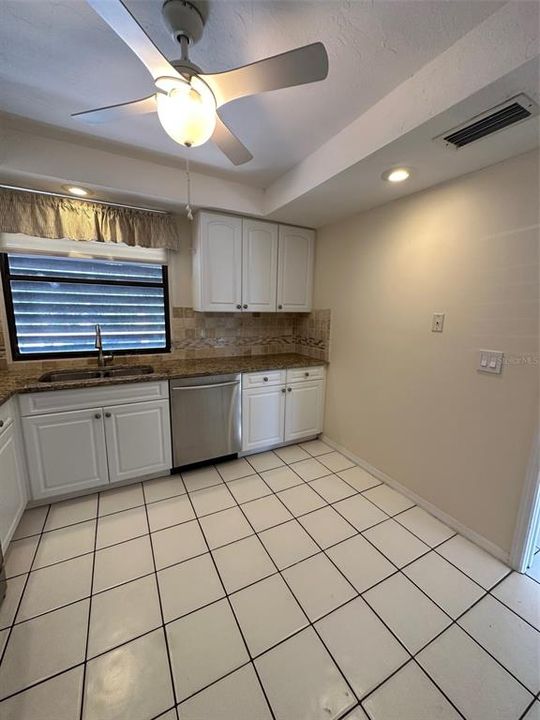 For Rent: $2,500 (3 beds, 2 baths, 1588 Square Feet)