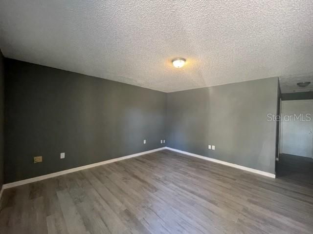 Active With Contract: $1,300 (2 beds, 1 baths, 900 Square Feet)